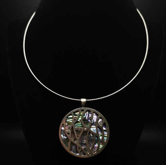 Vintage Mother of Pearl pendant wire choker necklace. - Picture 2 of 10